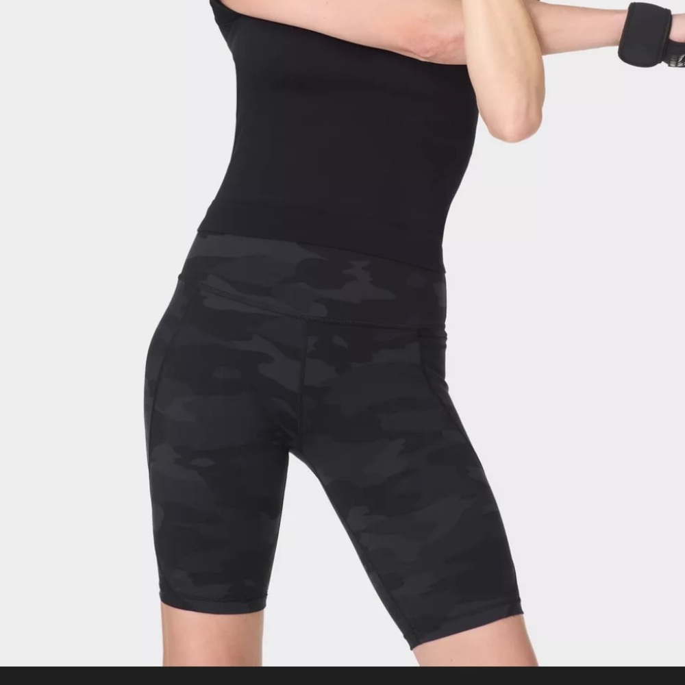 Sweaty Betty Power 9" Biker Shorts - Camo never worn like new